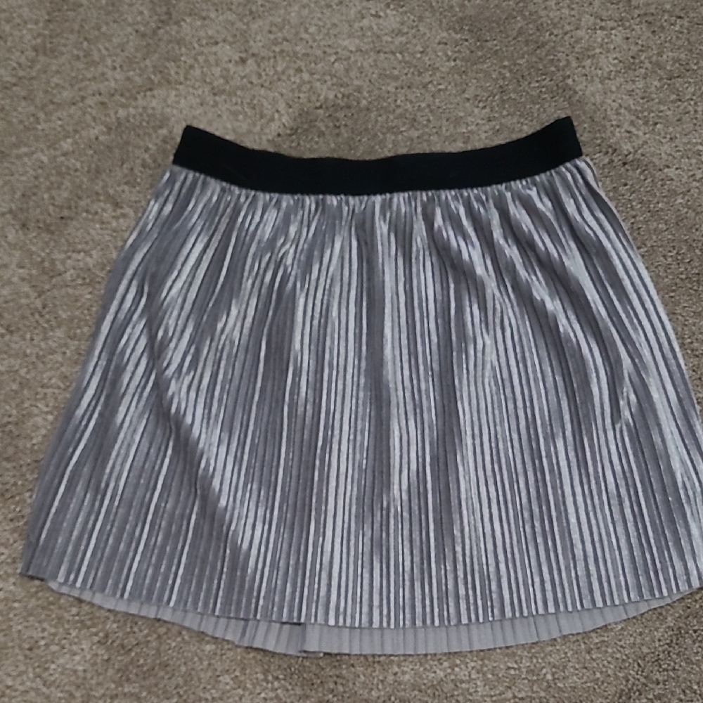 Gymboree Silver and Black Pleated Skirt